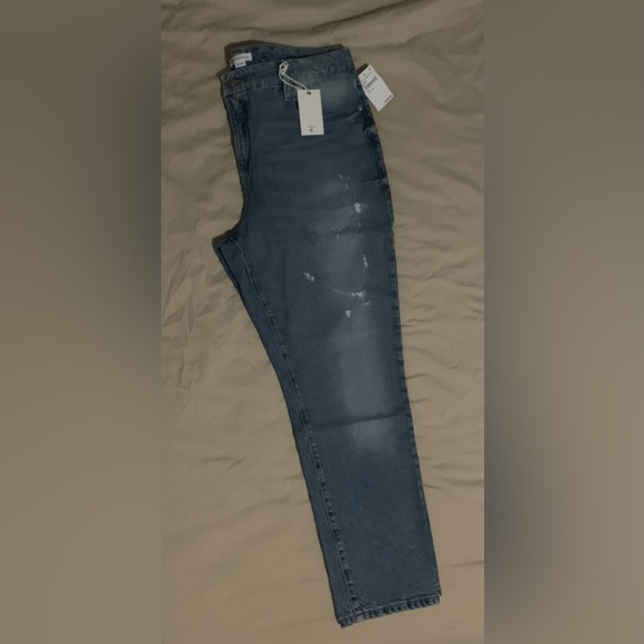 Good American Distressed Straight Leg Jeans - Picture 6 of 8